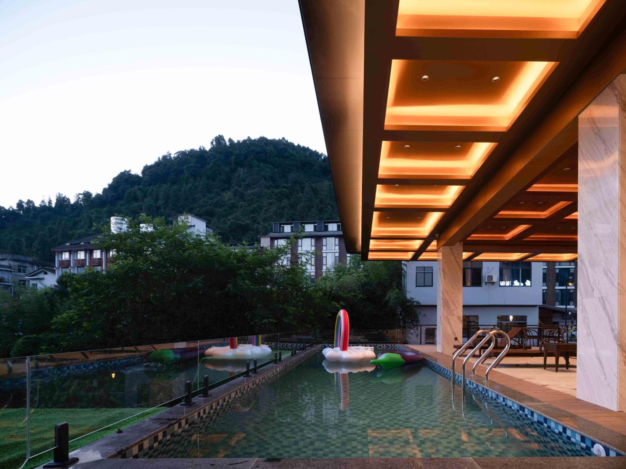 Zhangjiajie Utopia Hotel--Free One Way Pick Up Service Over 2 Nights Zewnętrze zdjęcie